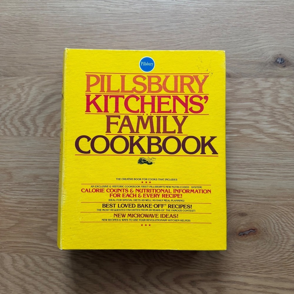 Vintage 1979 Pillsbury Kitchens' Family Cookbook (Five Ring Binder)